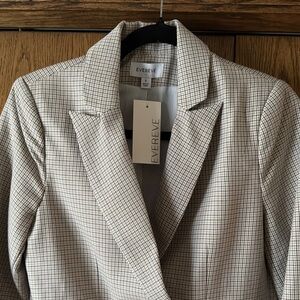 Evereve Gray Tailored Blazer for Professional Wear